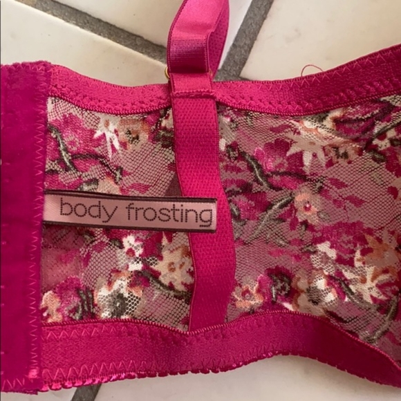♠️SOLD♠️Body Frosting's Pink Floral Bra 40C - Picture 4 of 7